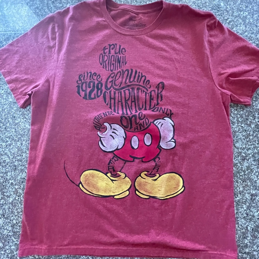 Disney Men’s Tee shirt  Size XL Mickey Mouse Red